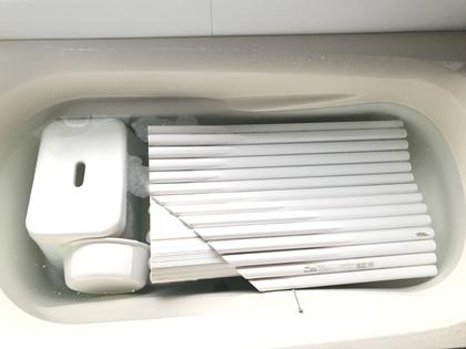 風呂フタの掃除もオキシ漬けもサヨナラ！
私の「やめてみた！」風呂フタ編